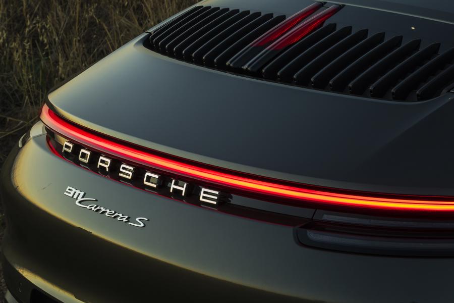 Логотип Porsche 911 Carrera S Cabriolet 2020 года  (AU) (фото 2 из 25)